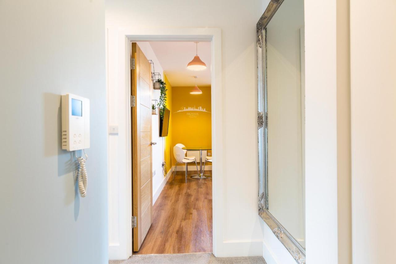 City Centre - Free Parking - Stylish 2 Bedroom Apartment Bristol Exterior photo